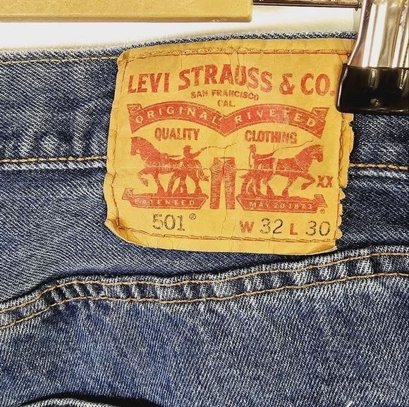 Levi's 501 Cutoff Distressing Frayed Bottom Hem Cotton Denim Women's Size 29 - Picture 3 of 9